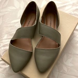 Flat causal olive shoes by Lucky Brand